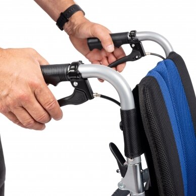 Aliuminis neįgaliojo vežimėlis su atlenkiama nugaros atrama, mėlynas 6